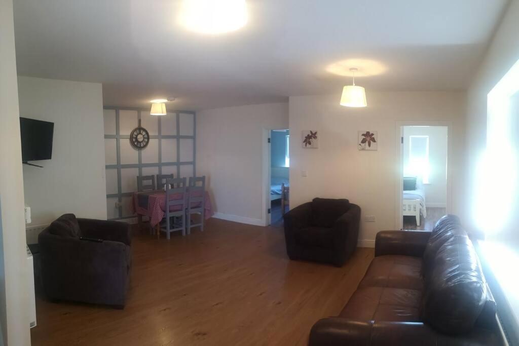 Spacious And Warm 2 Bedroom Apartment Sleeps Up To 5 Athy Exterior foto