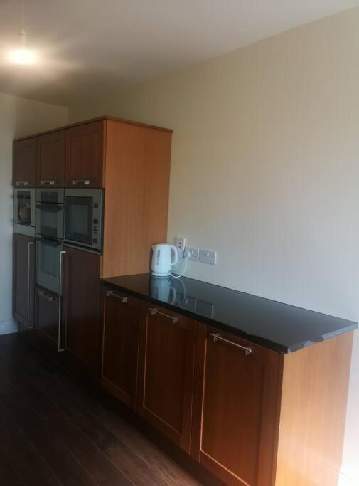 Spacious And Warm 2 Bedroom Apartment Sleeps Up To 5 Athy Exterior foto